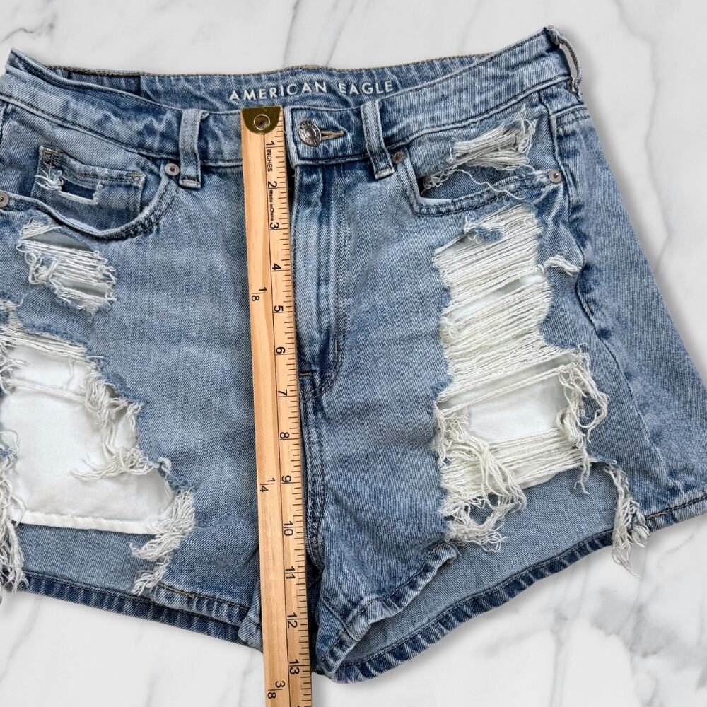 American Eagle AE High Waisted Distressed Denim Mom Shorts Light Wash Size 6 - Picture 8 of 10